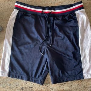 Men’s Tommy Hilfiger Shorts. Size Large